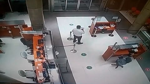 ¡Qué miedo! Guardia atiende a fantasma en hospital; videos muestran que no hay nadie