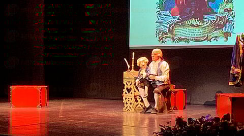 Niños y niñas se divierten en espectáculo del FMM