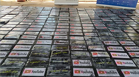 Decomisan cientos de kilos de cocaína marcados con logo de YouTube