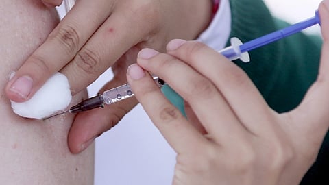 La campaña se llevará a cabo del 22 de noviembre al 9 de diciembre; equipos de las tres instituciones visitarán las 605 secundarias públicas que hay en la capital del país para vacunar a menores de edad