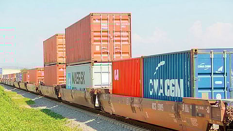 Las principales cargas transportadas corresponden a carga contenerizada, hidrocarburos, vehículos terminados, autopartes, láminas de fierro, chatarra, entre otros