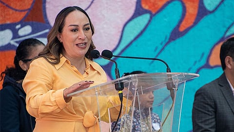 La presidenta honoraria del DIF Michoacán, Grisel Tello, señaló que la entrega tiene como premisa promover en la infancia su permanencia en la escuela