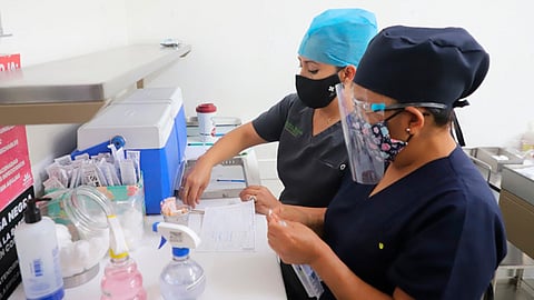 SSM cierra el año con avance del 72.2% en aplicación de vacuna contra la influenza