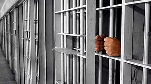 Comuneros encarcelan a un presidente municipal de Oaxaca por recibir desechos