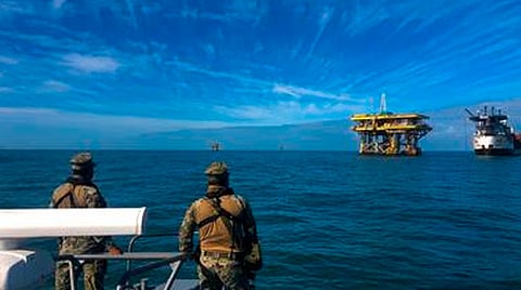 Cae helicóptero en Sonda de Campeche; tripulantes están desaparecidos