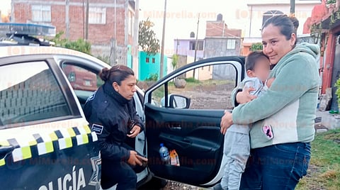 Policía Morelia devuelve con su mamá a niño de 3 años extraviado