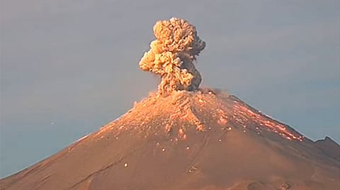 Despierta el Popocatépetl con importante explosión; exhortan a no acercarse
