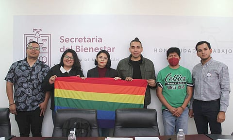 El trámite es gratuito y el único requisito es ser mayor de edad y contar con un acta de nacimiento original o una credencial de elector (INE) con dirección de Michoacán