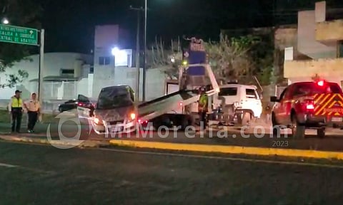 Vuelca vehículo en la salida a Pátzcuaro