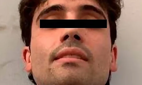 Frena juez extradición de Ovidio Guzmán