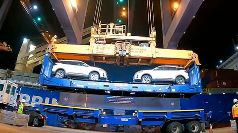 VIDEO: así se descargan mil autos provenientes de China en puerto de LC, Michoacán