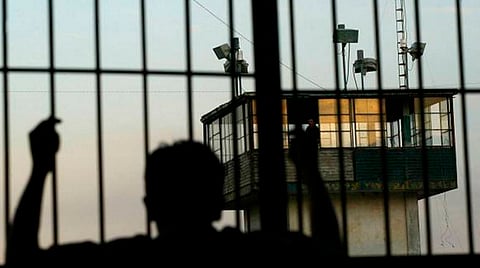 Reportan fuga de 30 reos de penal en Chihuahua y dos custodios muertos