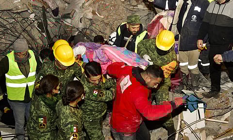 Ejército mexicano rescata con vida a una persona en Turquía