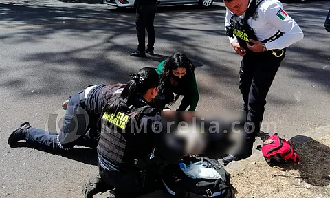 Motociclista queda herido tras chocar contra un árbol, en Morelia
