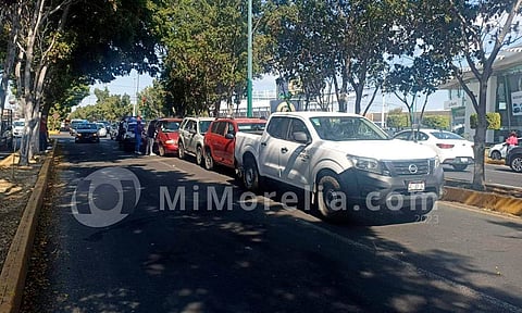Carambola vehicular genera caos vial sobre Calzada La Huerta de Morelia