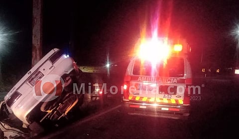 Muere al chocar contra poste en camino Morelia-Recinto Ferial
