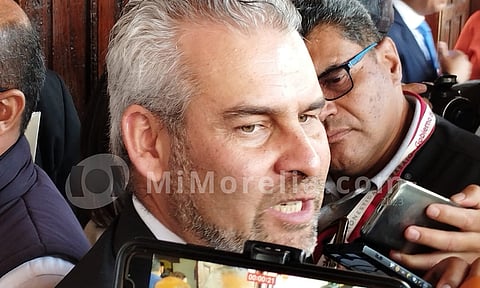 Llama gobernador de Michoacán a realizar marchas pacíficas el 8M