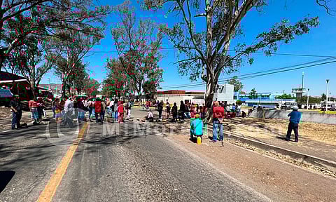 Se manifiestan familiares de internos, por suspensión de visitas tras riña