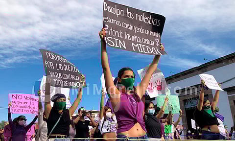 Marchas feministas, un llamado de atención para el gobierno: Martínez Alcázar