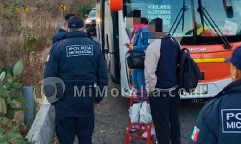Iban a asaltar autobús pero pasajeros los golpearon, en la Copándaro-Tarímbaro