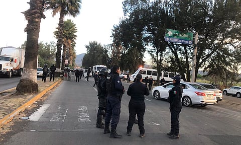 Protesta de normalistas genera movilización de la policía antimotines