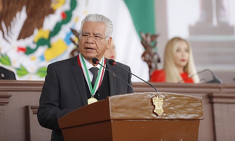 Santiago Zúñiga recibe presea "Primer Supremo Tribunal de Justicia"