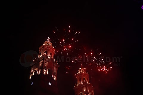 'Firework' de Katy Perry emociona a morelianos en el encendido de la catedral