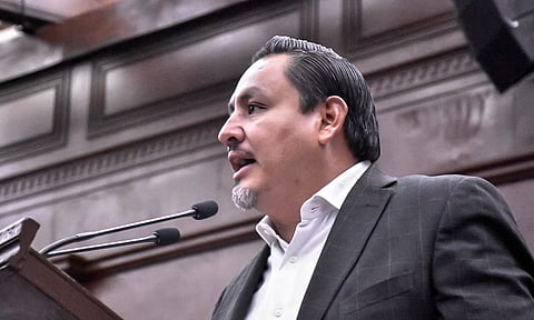 Víctor Manríquez renuncia al PRD Michoacán