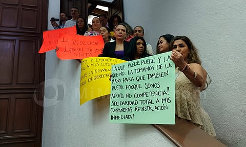 "No saben ni a quién corrieron"; trabajadoras despedidas se manifestan en Congreso