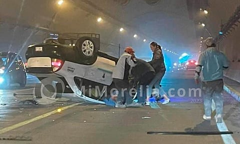 Se registra accidente en el Ramal Camelinas; auto termina volcado