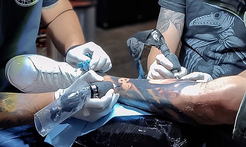 Tatúate en TINTA Morelia y ayuda a Angui; necesita una cirugía urgente