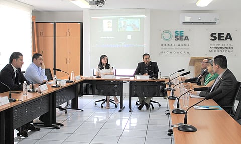 Posterior a la sesión el IMAIP y la SESEA firmaron un convenio de donación para implementar el Sistema de Declaración Patrimonial, de Declaración de Intereses