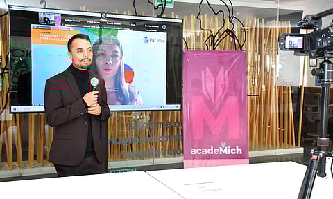 Capacita Sedeco a empresarios sobre cómo invertir en franquicias de restaurantes