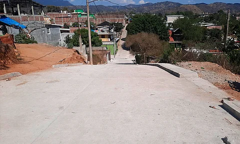 Con 47 mdp pavimentó SCOP 28 vialidades en regiones Sierra-Costa e Infiernillo
