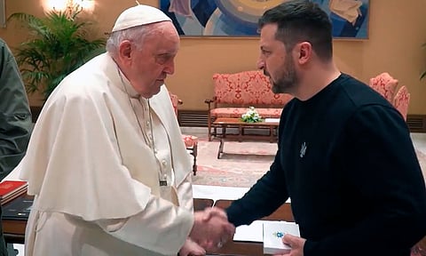 El Papa Francisco recibe a Volodimir Zelenski en el Vaticano