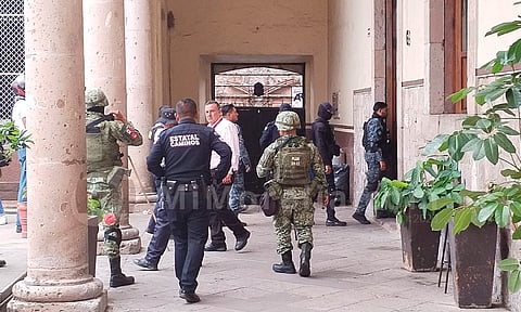 Realizan operativo sorpresa en la prepa 2 de la UMSNH, en Morelia