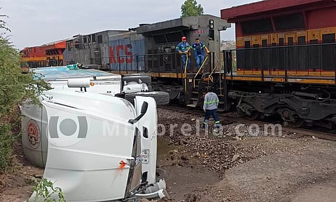 Camión lechero, el arrollado por el tren en Morelia