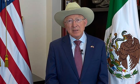 No intenten ingresar a EU de forma irregular, advierte Ken Salazar