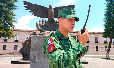 El Sargento de Transmisiones Octavio Martínez, con 10 años de servicio, se desempeña en el área de transmisiones del 12/o. Batallón de Infantería