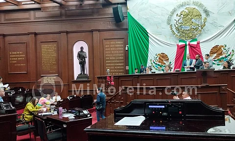 Buscan diputados michoacanos darle formalidad al "chapulineo" en bancadas políticas