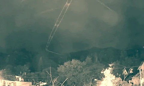 Captan ovni sobre la pirámide del Tepozteco