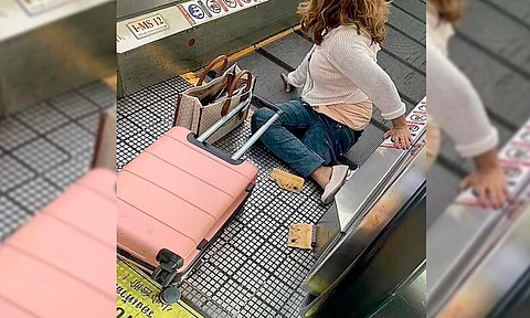 Mujer pierde una pierna tras quedar atorada en escaleras eléctricas de aeropuerto