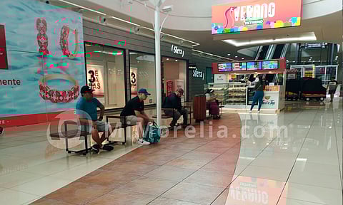 Abiertas, tiendas en plaza Las Américas tras ataque armado en estacionamiento