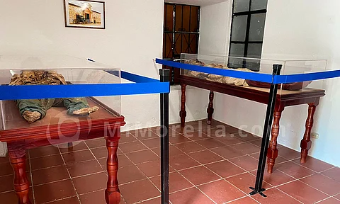 Abre exposición de momias en panteón de Morelia