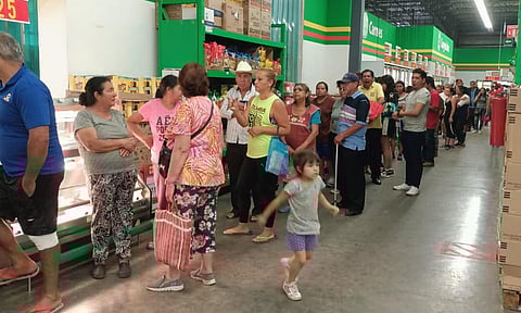 Reportan largas filas en Uruapan para comprar tortillas