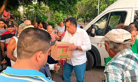 Las despensas se distribuyen gracias a la coordinación del Gobierno de Michoacán y el DIF Apatzingán