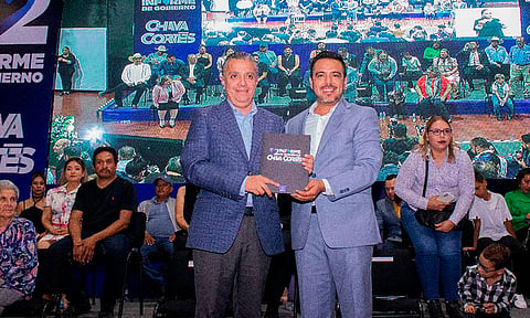 El secretario de Administración y Finanzas del gobierno del estado, Luis Navarro García, reconoció la cualidad de Chava Cortés de servirle al pueblo