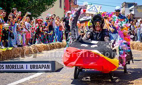 Un rotundo éxito el 1er Concurso de Carros Locos en Morelia