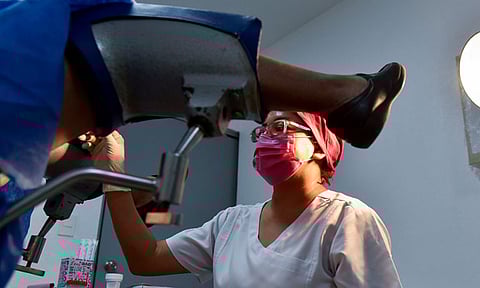 Mujeres entre 25 y 64 años deben realizase un Papanicolaou: SSM