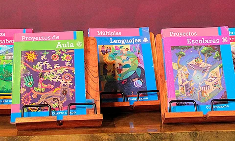 No son errores, son áreas de oportunidad, asegura Marx Arriaga sobre nuevos libros de texto